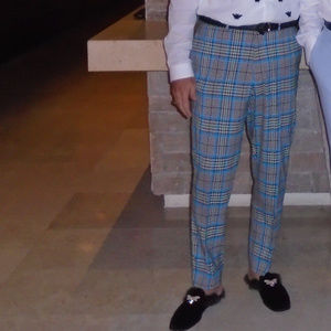 Meet your Posher, Dennis